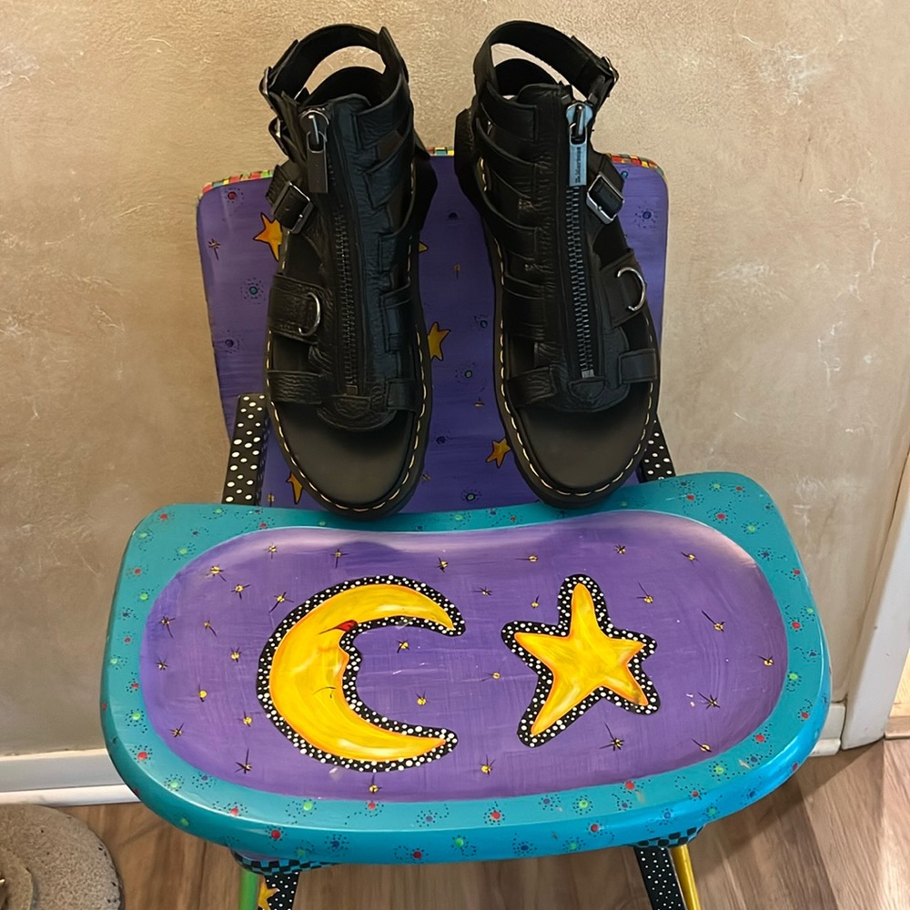 Doc Marten FUNKY, FABULOUS, FUN zip-gladiator sandals ❤️!